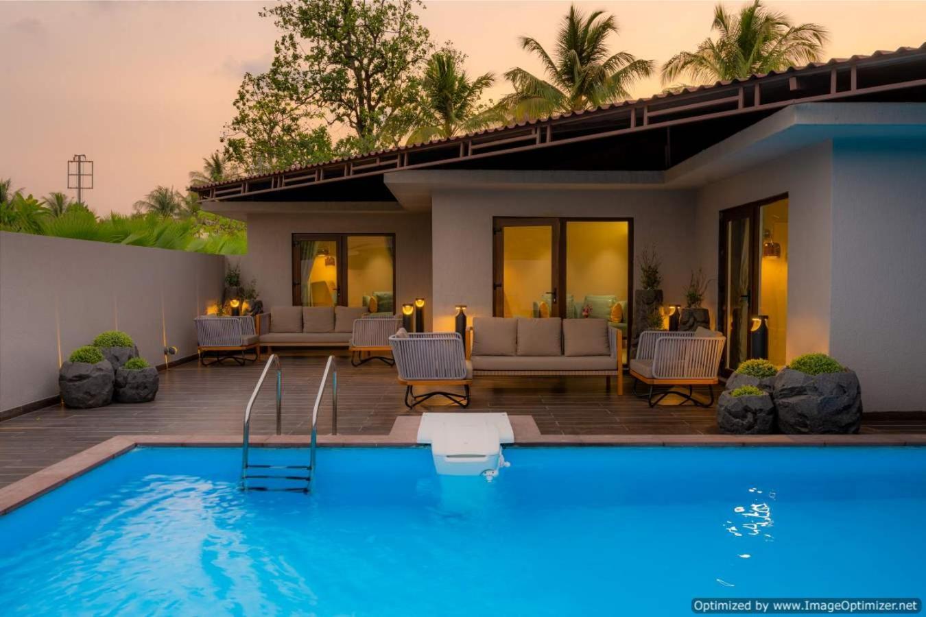 Double Room with Pool View
